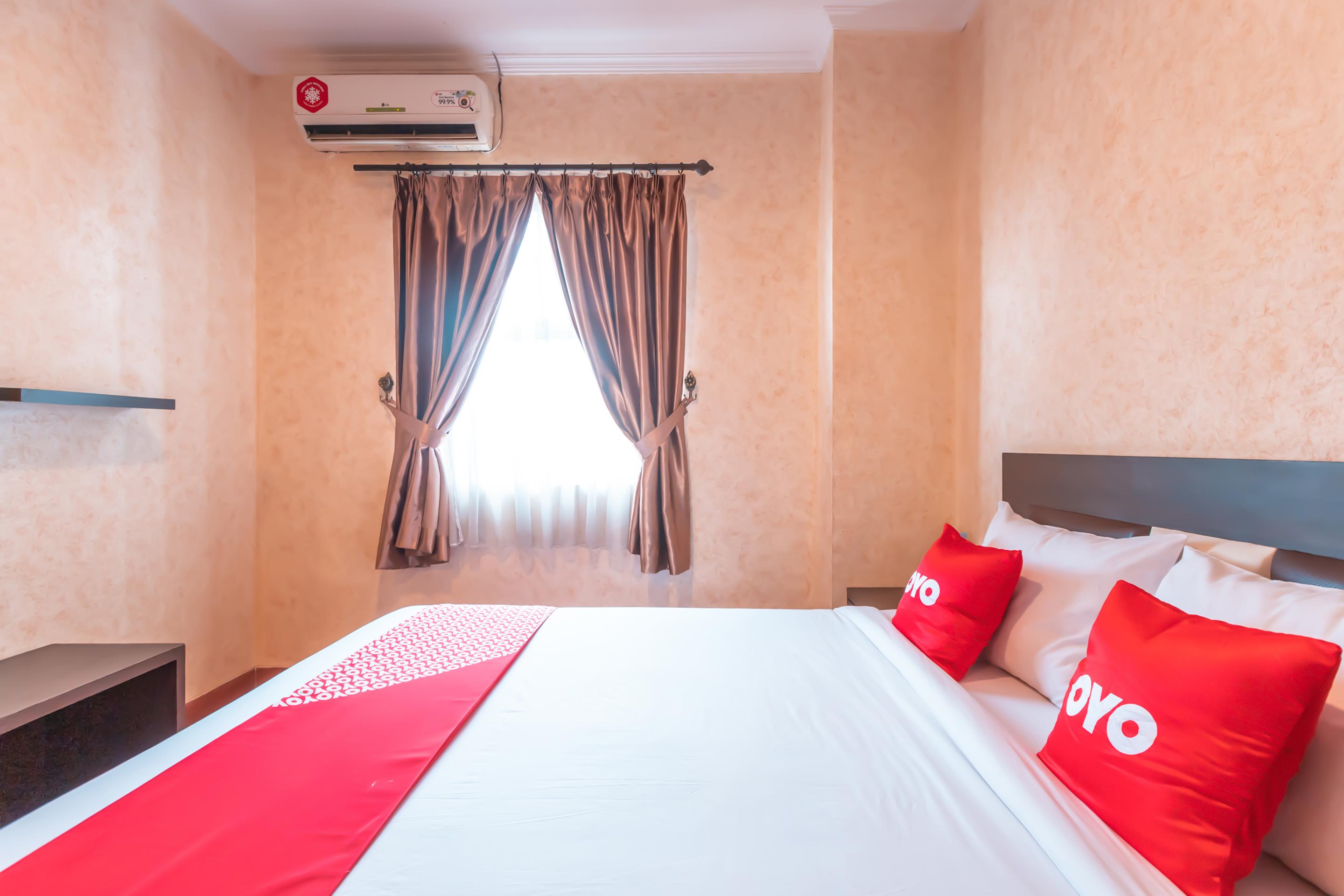 Vaccinated Staff - Oyo Flagship 2131 Hotel Binong Тангеранг Экстерьер фото