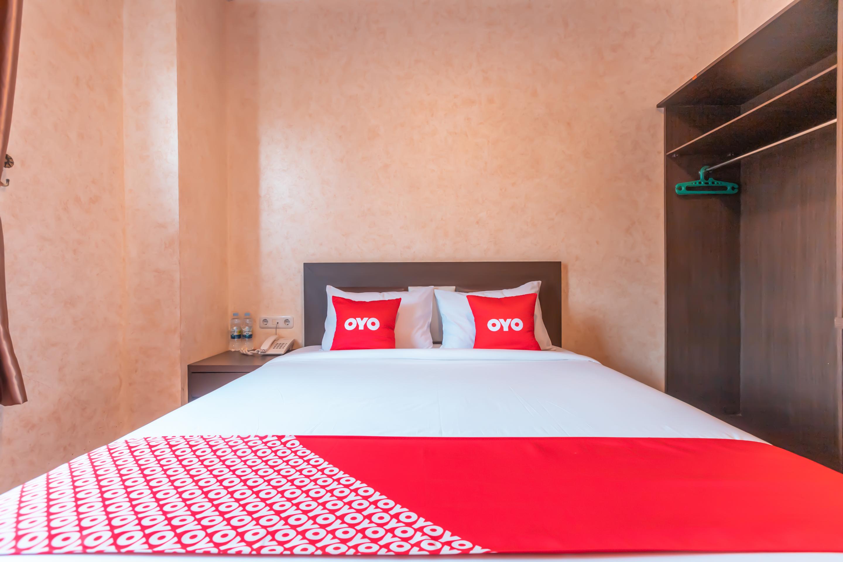 Vaccinated Staff - Oyo Flagship 2131 Hotel Binong Тангеранг Экстерьер фото