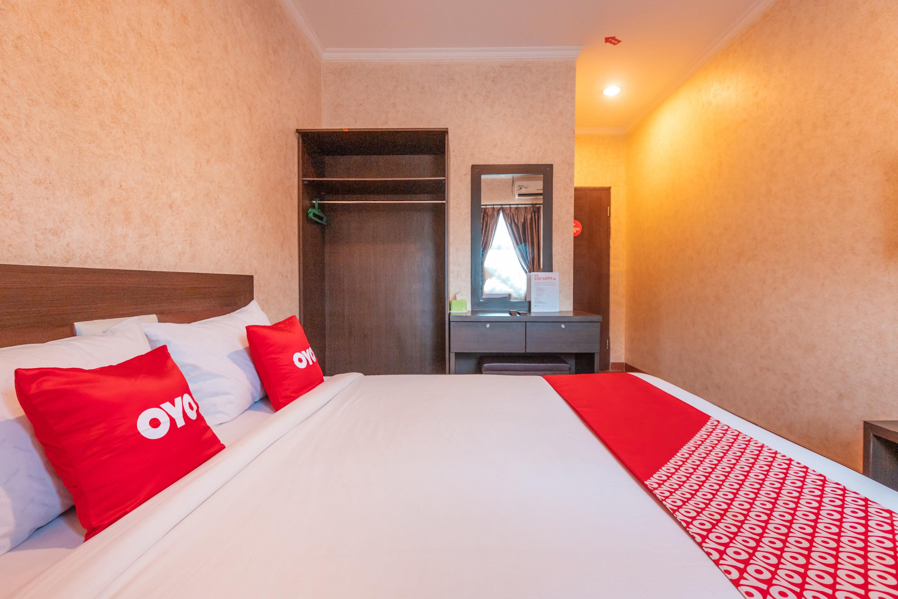 Vaccinated Staff - Oyo Flagship 2131 Hotel Binong Тангеранг Экстерьер фото
