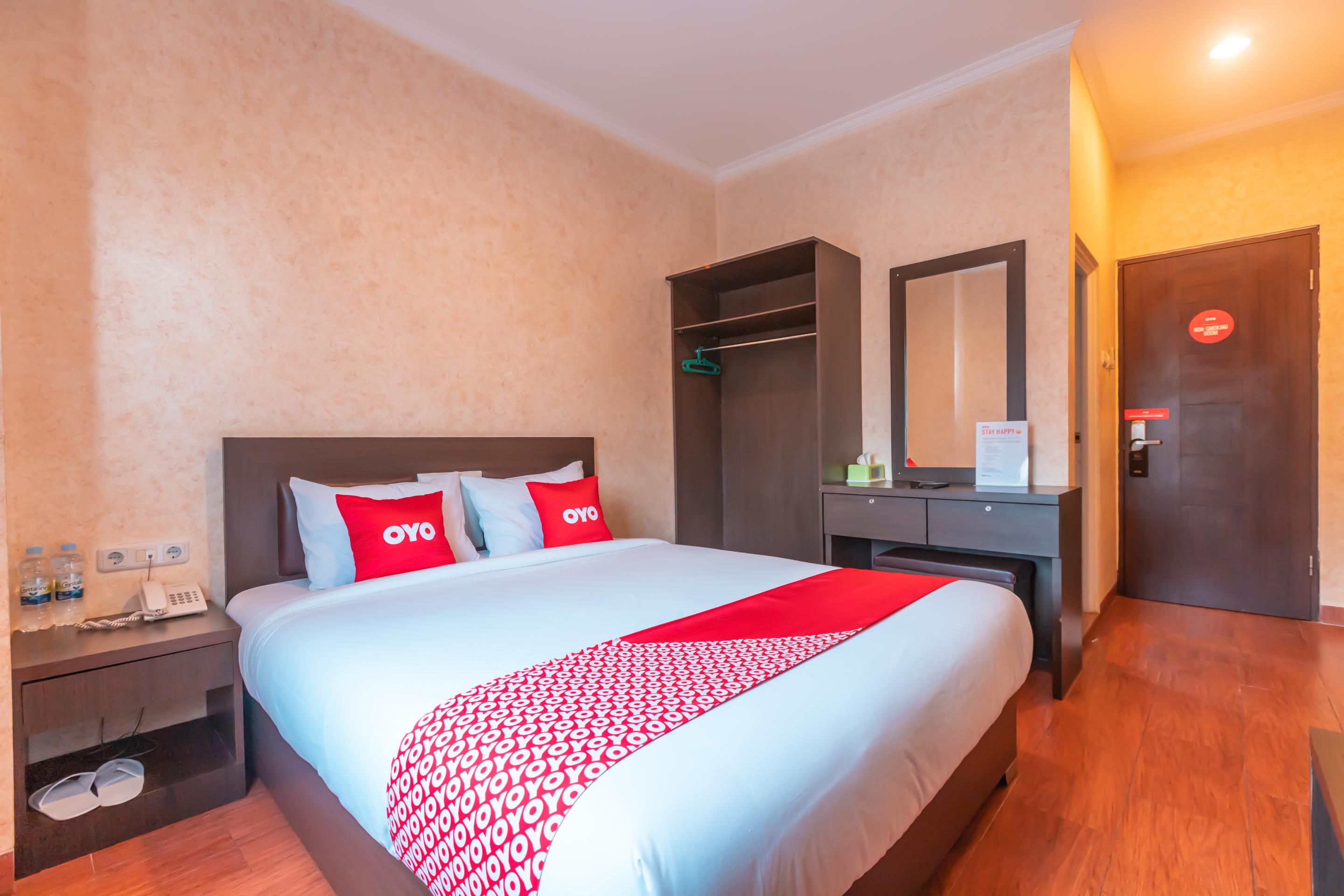 Vaccinated Staff - Oyo Flagship 2131 Hotel Binong Тангеранг Экстерьер фото