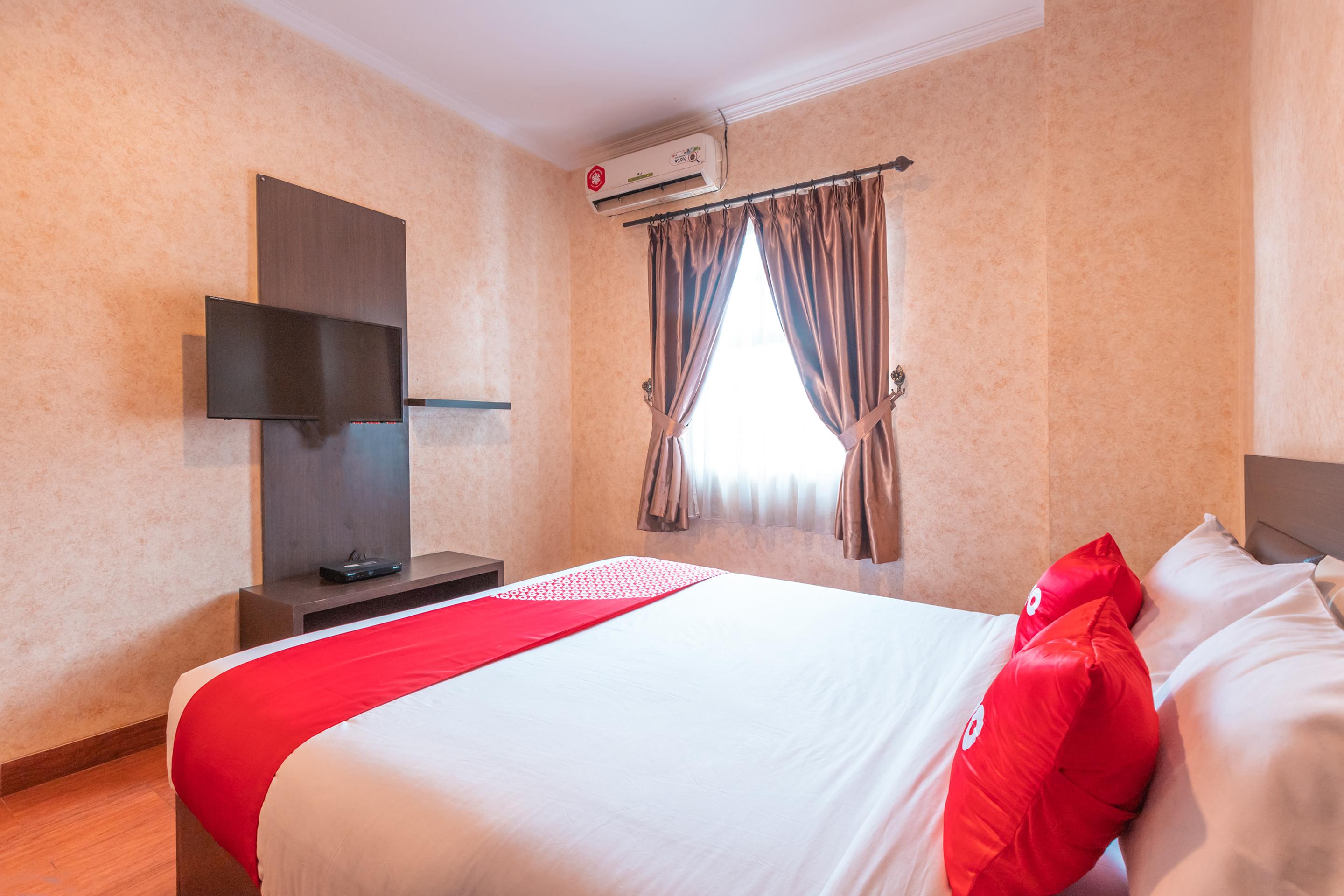 Vaccinated Staff - Oyo Flagship 2131 Hotel Binong Тангеранг Экстерьер фото
