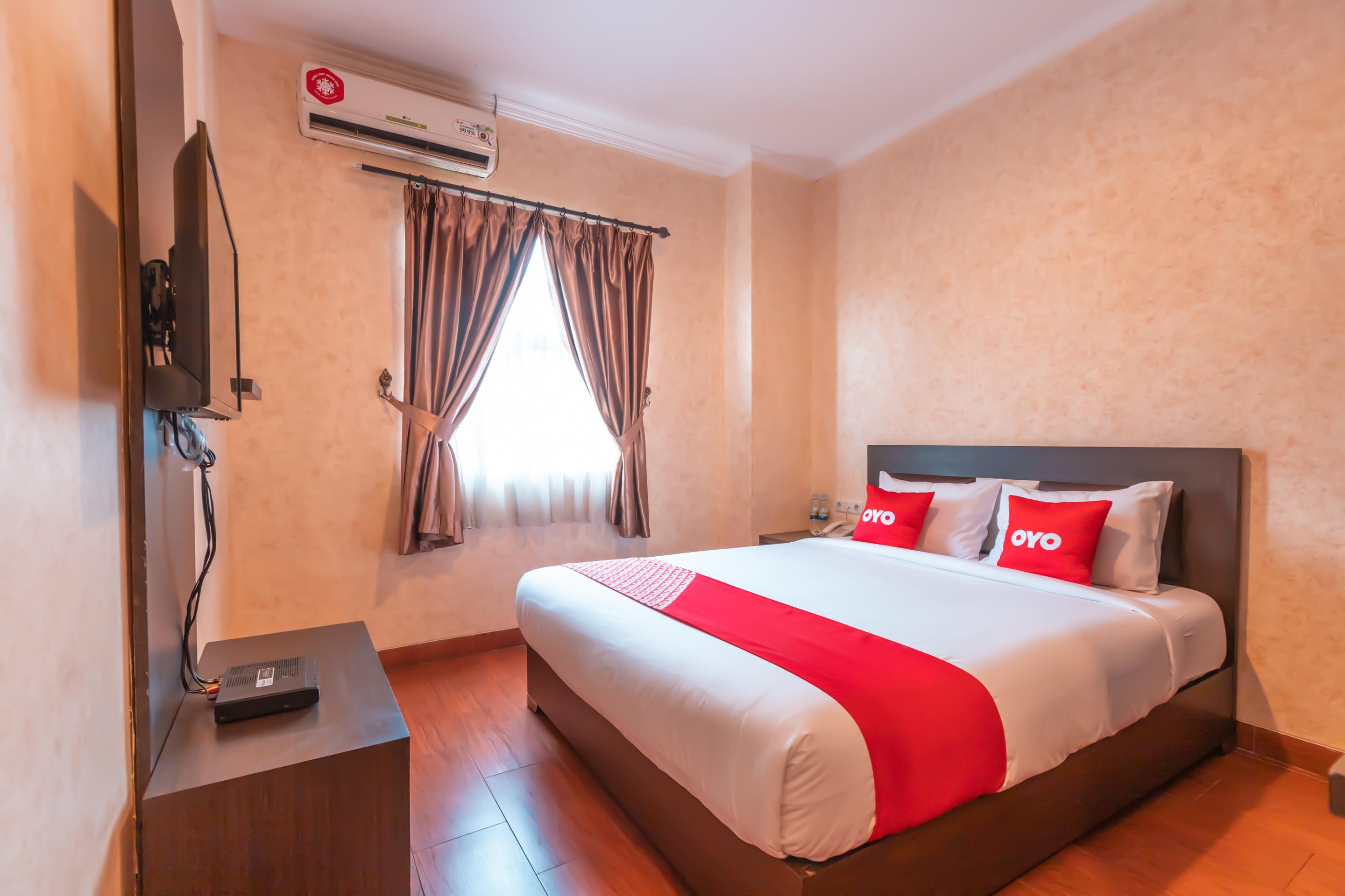 Vaccinated Staff - Oyo Flagship 2131 Hotel Binong Тангеранг Экстерьер фото