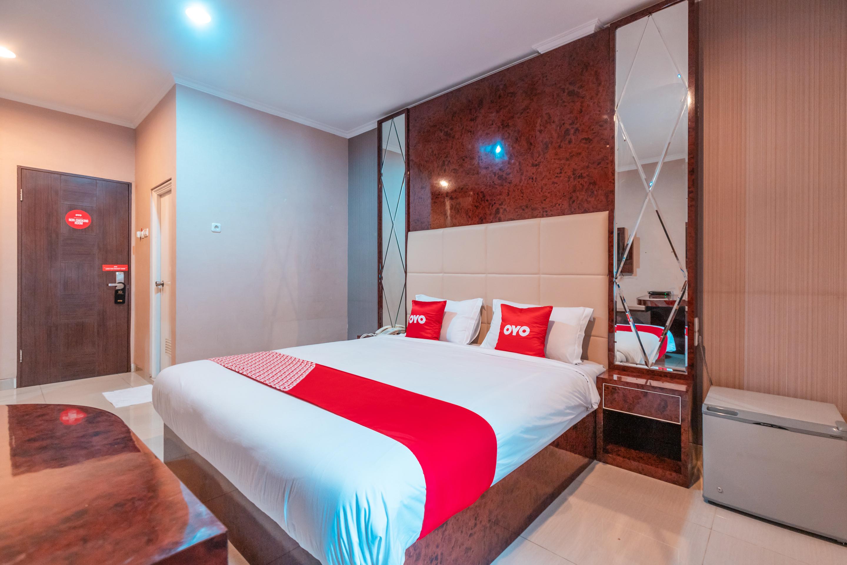 Vaccinated Staff - Oyo Flagship 2131 Hotel Binong Тангеранг Экстерьер фото