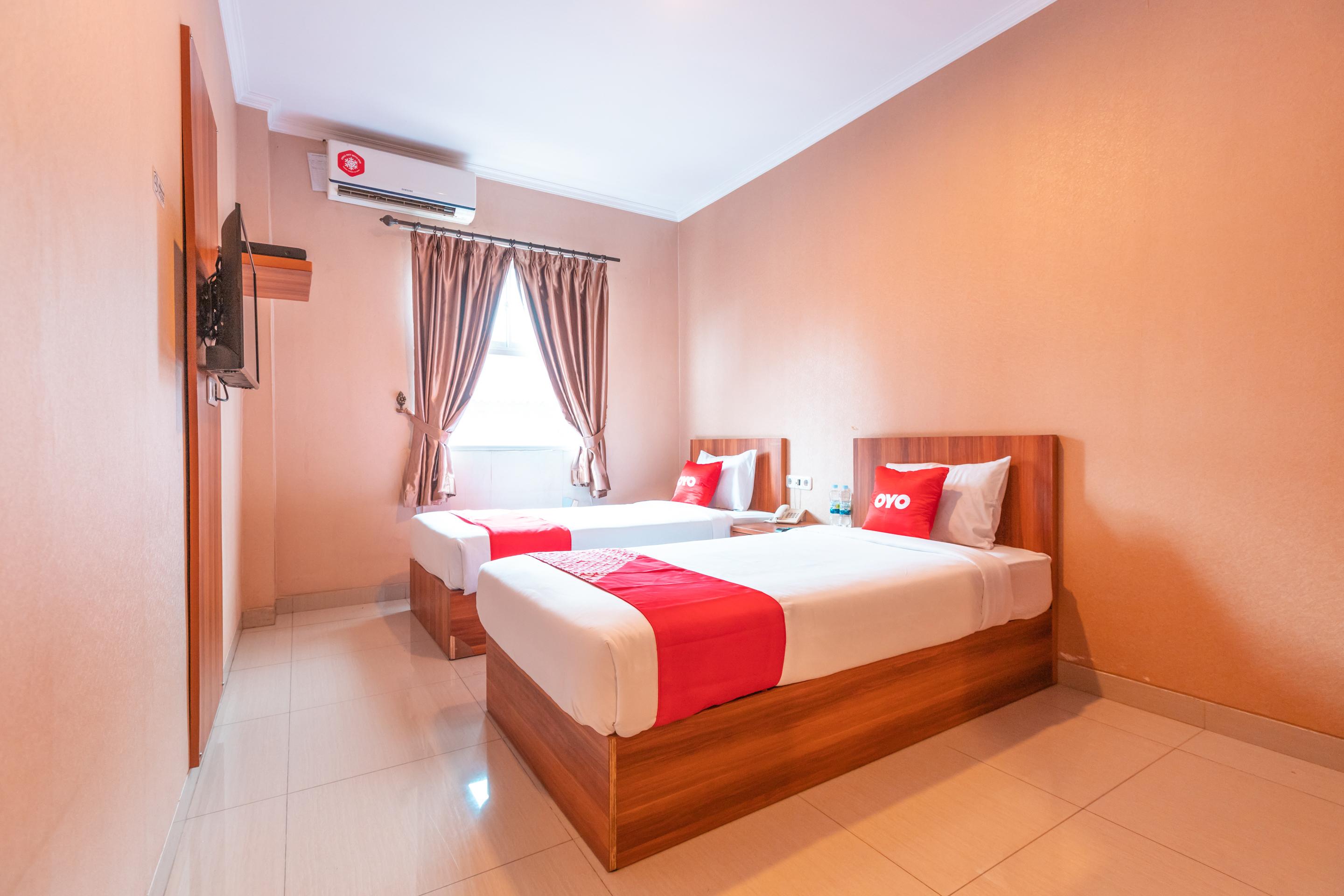 Vaccinated Staff - Oyo Flagship 2131 Hotel Binong Тангеранг Экстерьер фото