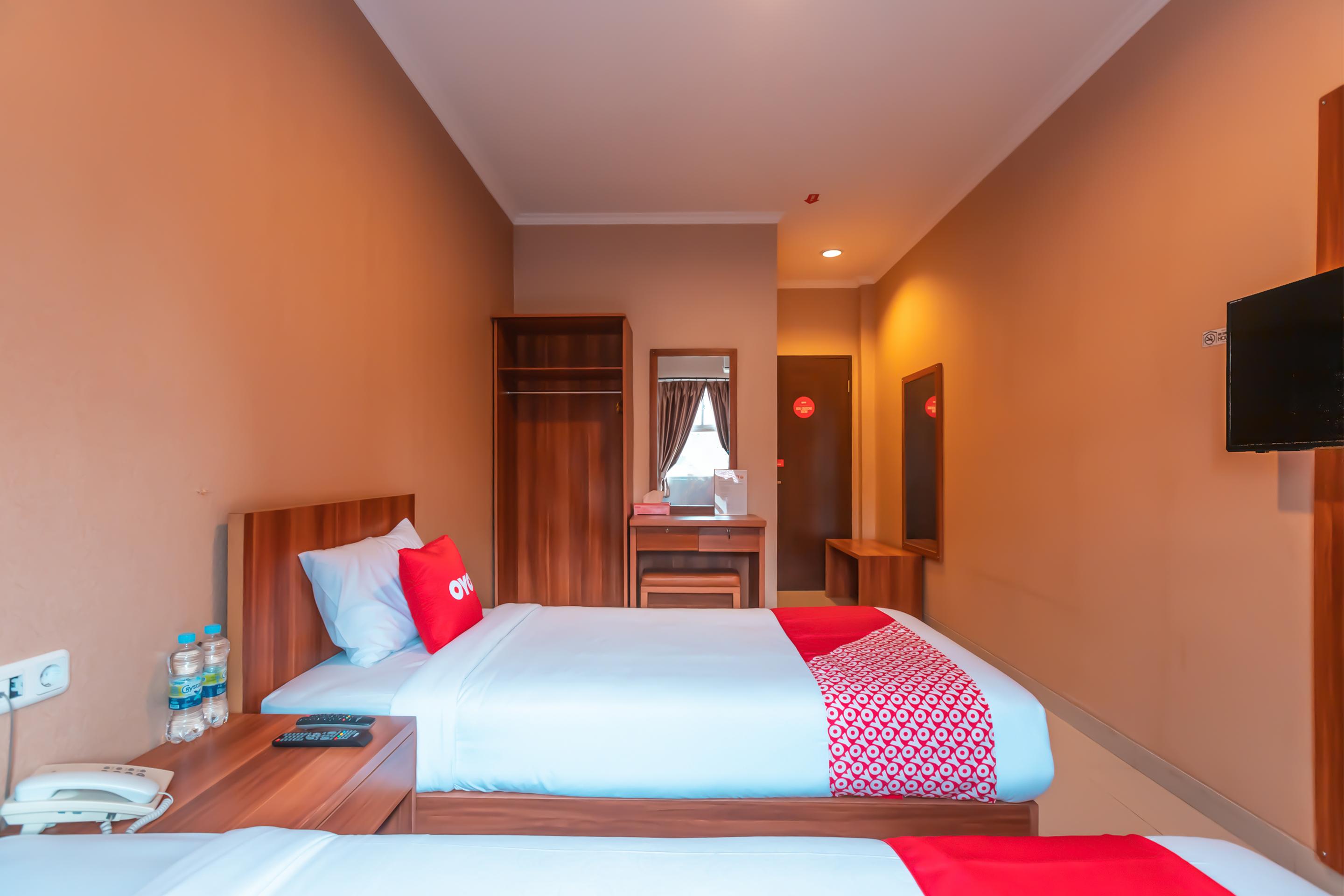 Vaccinated Staff - Oyo Flagship 2131 Hotel Binong Тангеранг Экстерьер фото