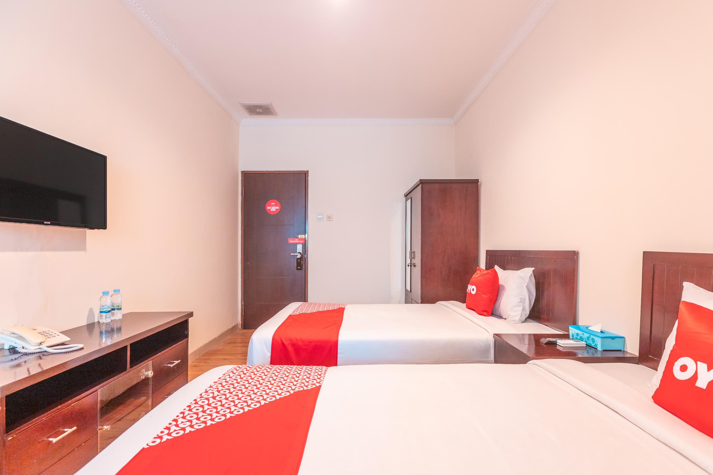Vaccinated Staff - Oyo Flagship 2131 Hotel Binong Тангеранг Экстерьер фото