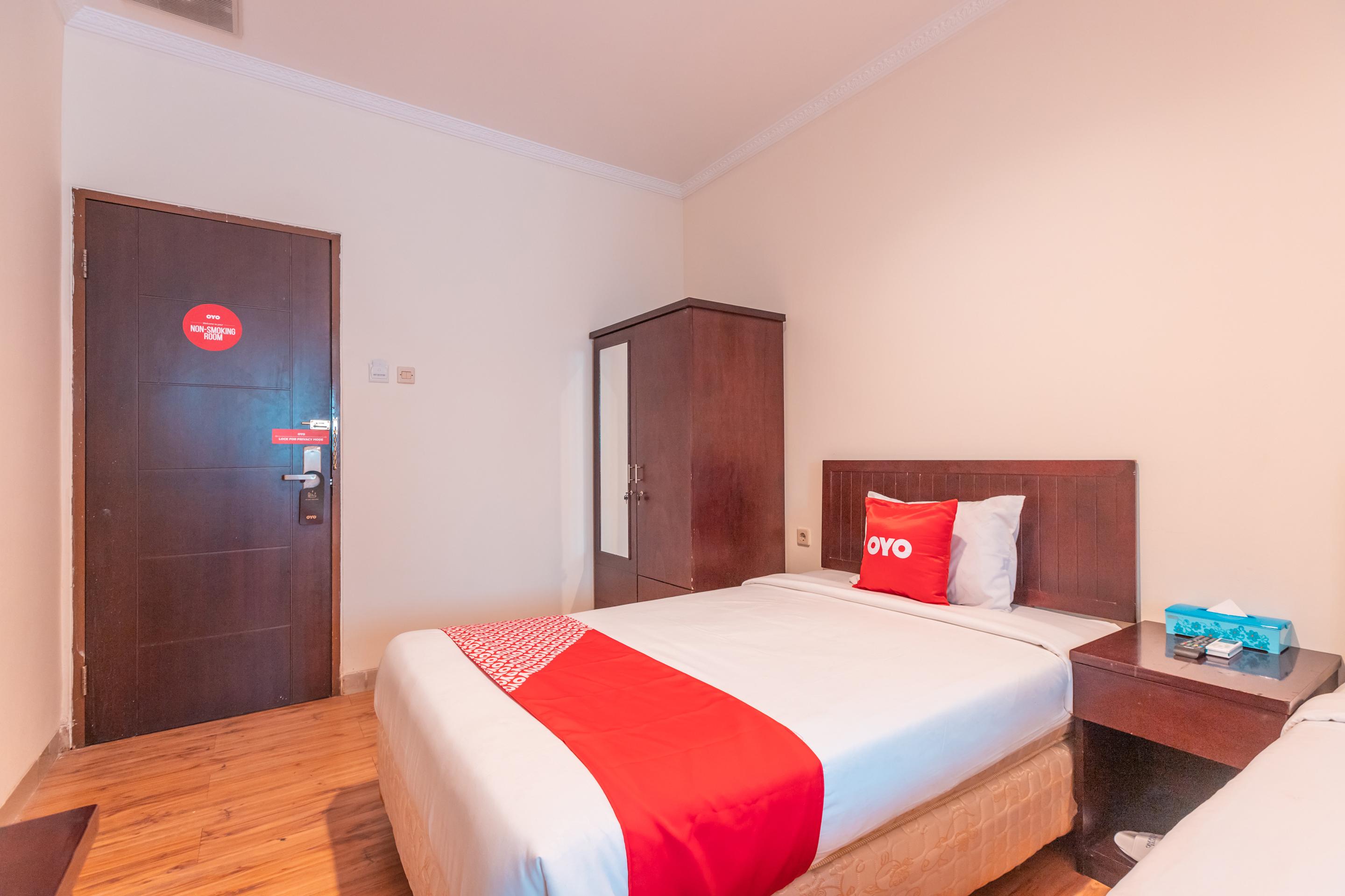 Vaccinated Staff - Oyo Flagship 2131 Hotel Binong Тангеранг Экстерьер фото